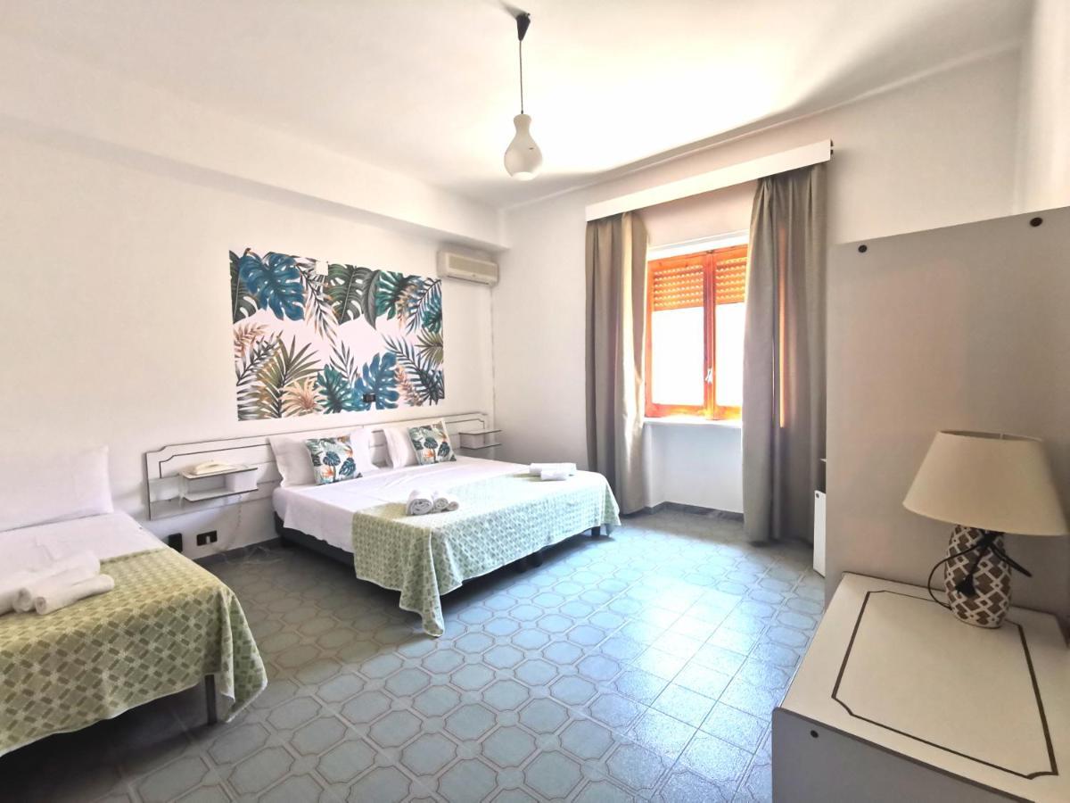 Hotel Tea - Praia A Mare Buitenkant foto